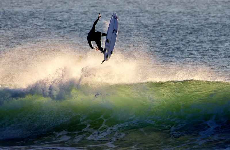 Surf Lodge am Strand: Gemeinschaft und die besten Wellen Europas