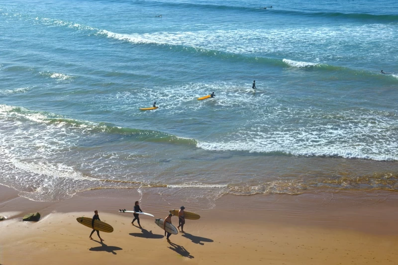 Surfen & Yoga in Tamraght: Action in den Wellen, Balance auf der Matte