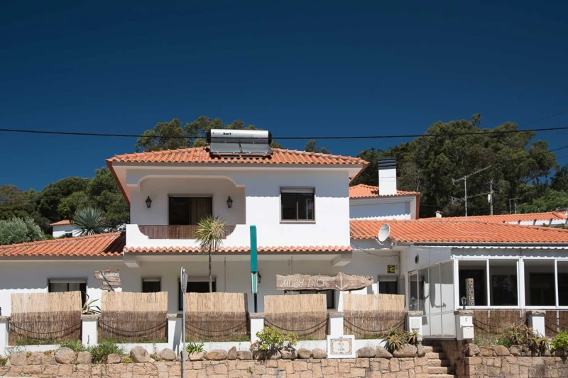 Die perfekte Balance: Surfen und Yoga im Naturpark nahe Cascais