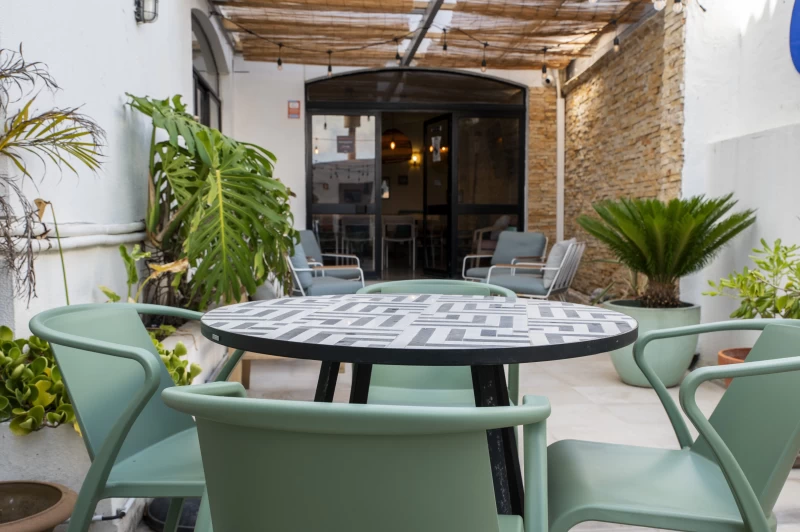 Raus aus der Tür, rein ins Meer – dein Surfurlaub am Atlantik