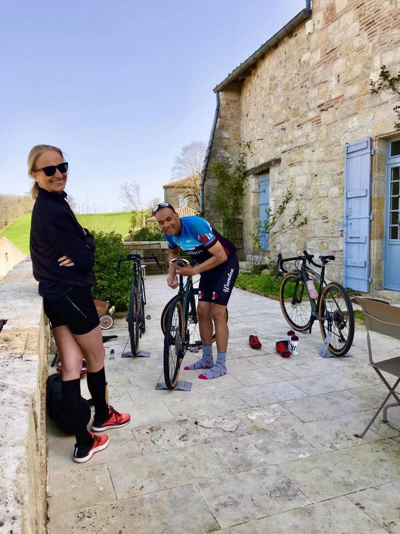 Yoga & Velo in den leuchtenden Hügeln der französischen Toskana