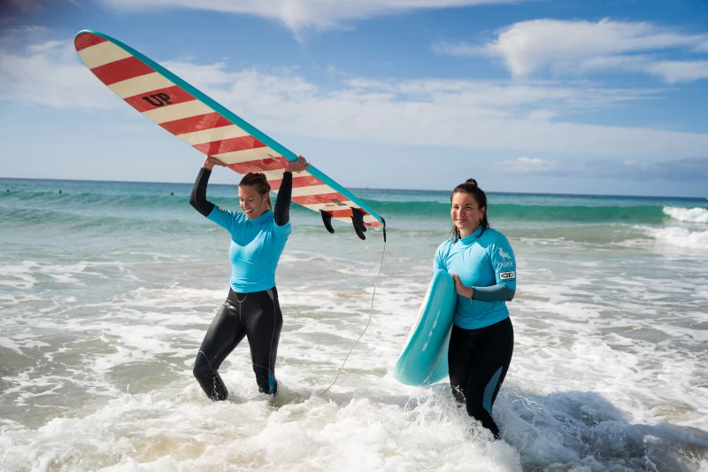 Surfcamp im spanischen Fischerort – Surfen & Spaß auf Fuerteventura!