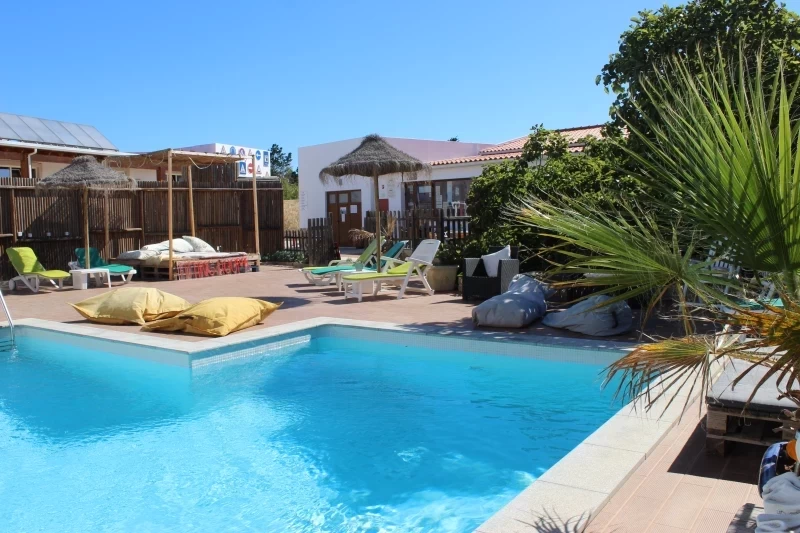 Surf-Hostel mit Pool für Gruppen: Erlebt die Schönheit der Algarve