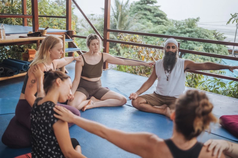 Kundalini Yoga Teacher Training (50 Stunden): Entfalte dein Selbst!