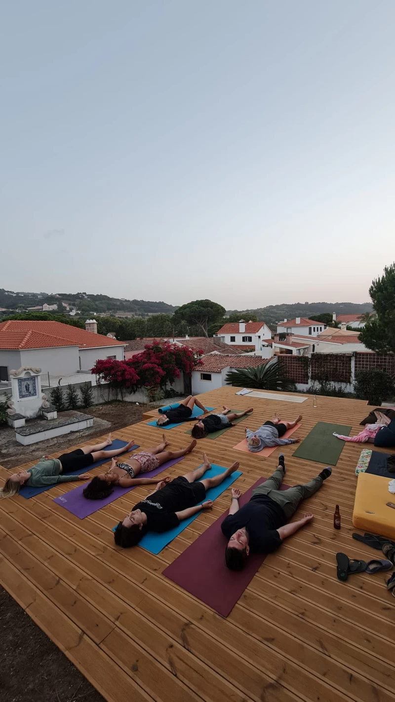 Die perfekte Balance: Surfen und Yoga im Naturpark nahe Cascais