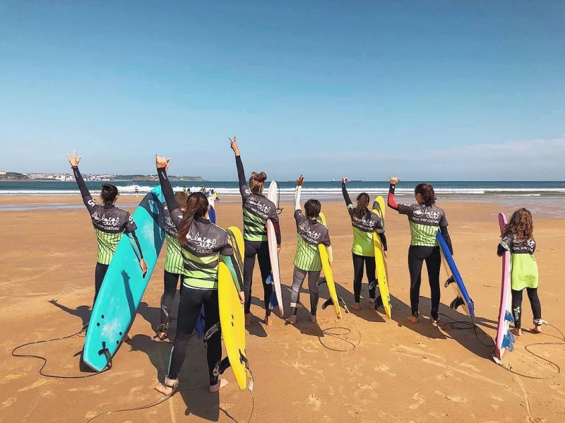 Moderne Surf Lodge am Traumstrand von Loredo