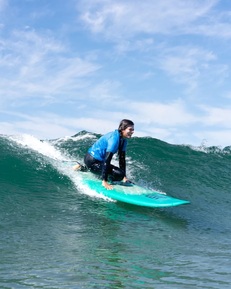 Surfcamp am Strand von Lissabon: Gemeinschaft, Leidenschaft & Spaß