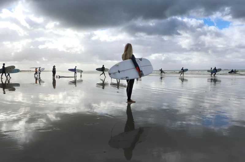 Girls-Only Surf-Retreat: Gemeinsame Erlebnisse am Meer