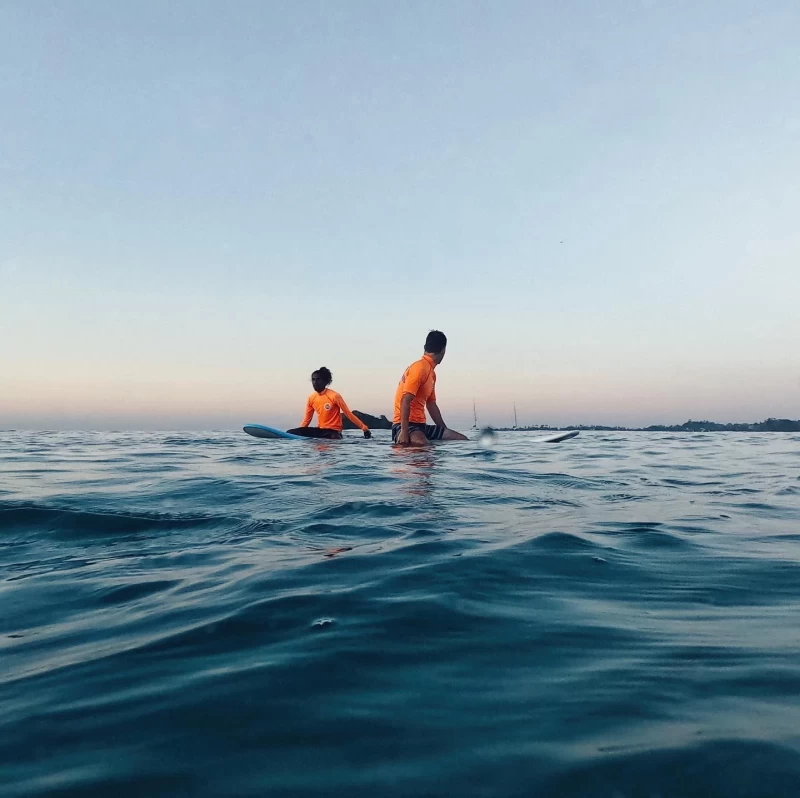 Zuhause fernab von Zuhause: Surfcamp mit Komfort und Familien-Gefühl