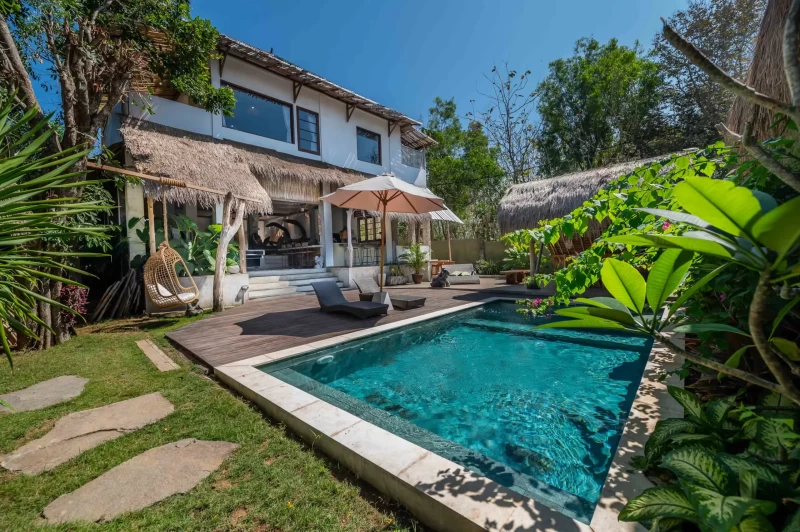 Finde deine Balance zwischen Wellen und Yoga in Uluwatu