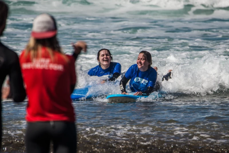 Triff neue Freunde und hab Spaß in unserem Surfcamp auf Fuerteventura