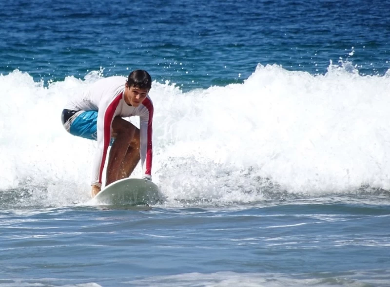 Surfen und Spanisch lernen im lebhaften Tamarindo