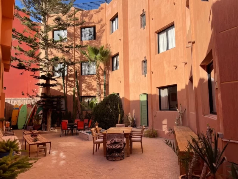 Girls-Only Surf-Retreat: Gemeinsame Erlebnisse am Meer