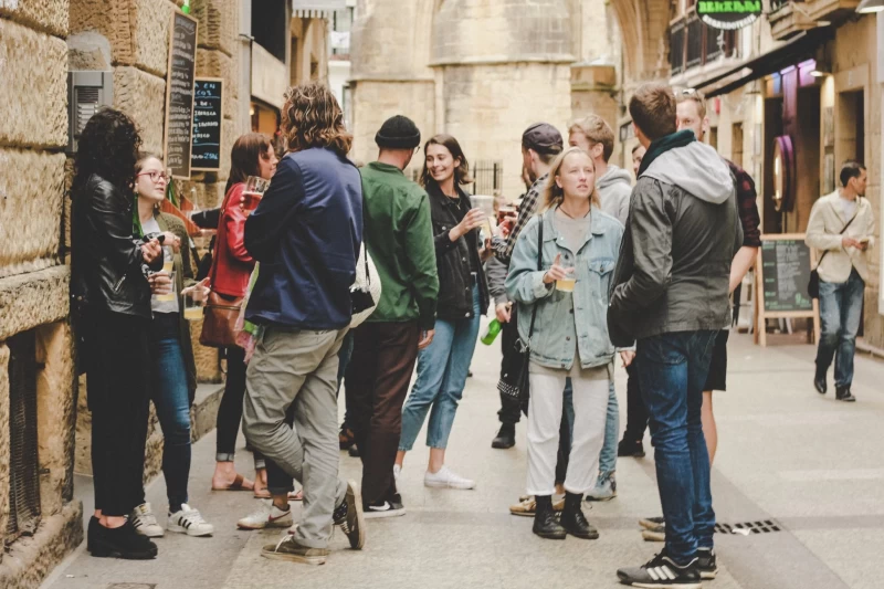Surfcamp nahe Zarautz: Surfen & Yoga am Tag - Party in der Nacht