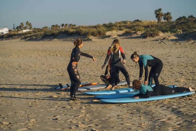 Dem Winter entfliehen: Surfen und Glamping in Andalusien