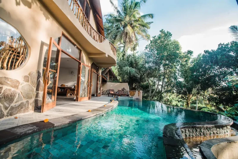 "Embody your Truth"-Retreat auf Bali - Felsenfest mit dir verbunden