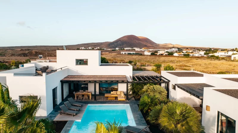 Wellen, Yoga & Vulkane: Erlebe den ewigen Sommer