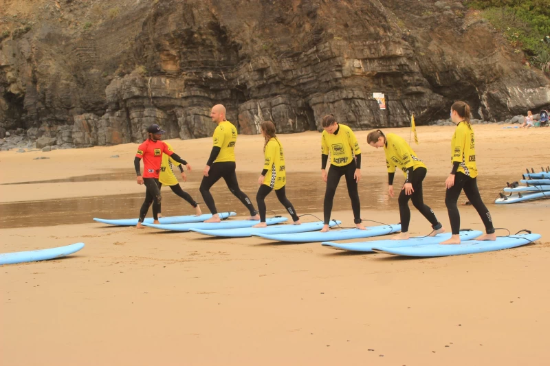 Surfparadies Arrifana: Surfe an den berühmten Stränden der Algarve