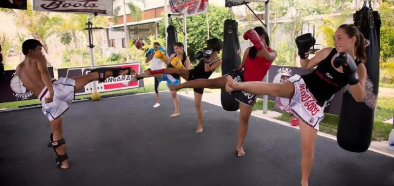 Muay Thai Gym in den Reisfeldern von Chiang Mai