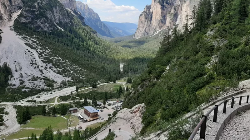 Faszination Dolomiten: Zu Fuß vom Pragser Wildsee nach Trentino