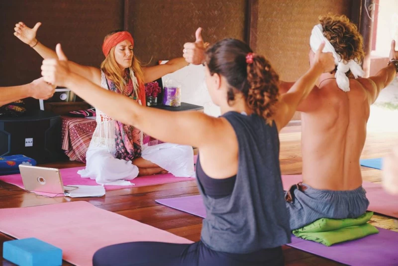 Kundalini Yoga Teacher Training (50 Stunden): Entfalte dein Selbst!