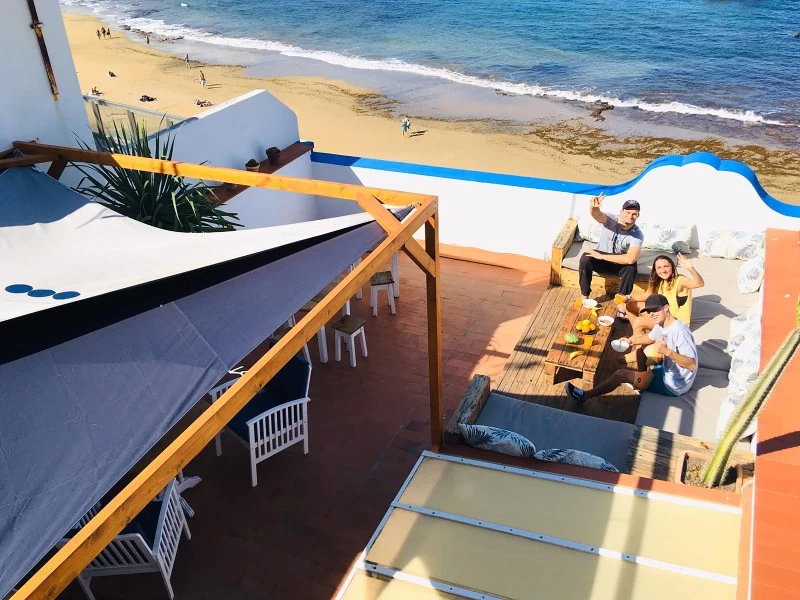 Modernes Surfhaus direkt am Strand von Las Palmas
