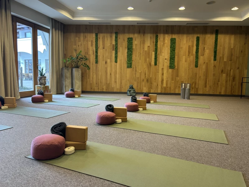 Flow, Align, Relax - Yoga Retreat mit Anissa Leu