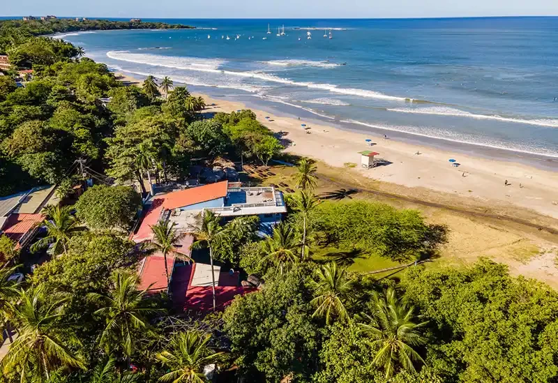 Lerne Surfen in Tamarindo: Gute Wellen, gute Vibes und gute Laune!