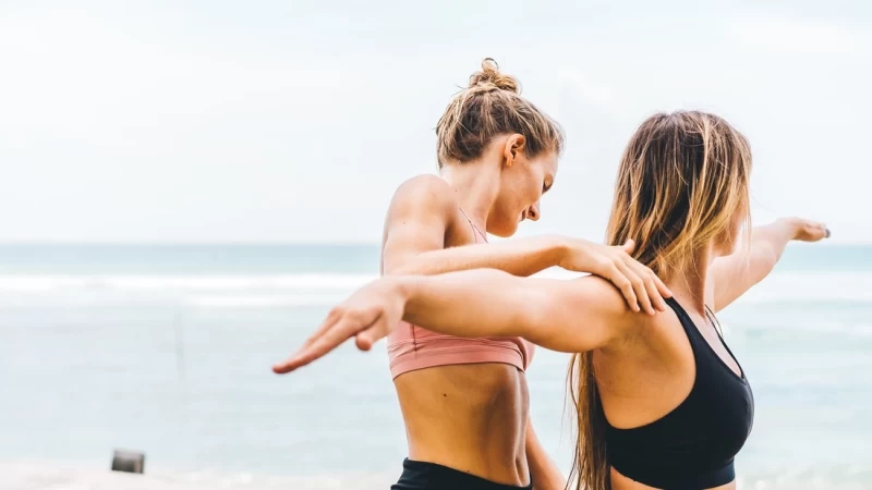 Barfuß am Meer: Surfen und Yoga direkt am Strand