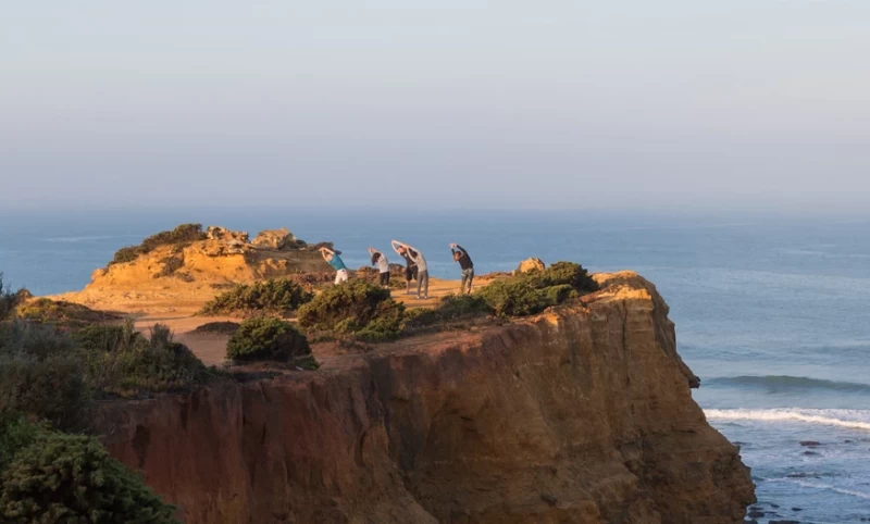 Die Kunst der Balance: Ein Yoga-Reset am Meer