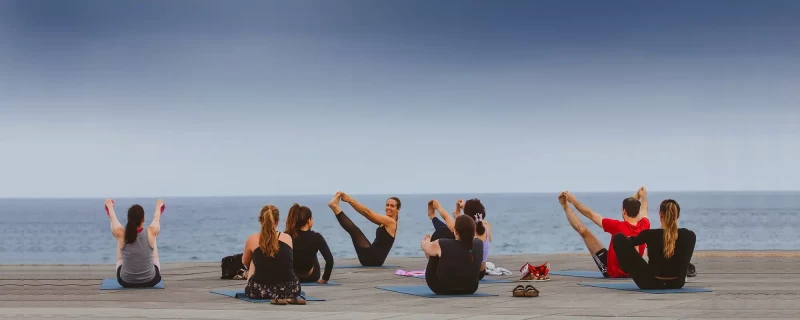 Breathe Deep, Paddle Strong: Energie tanken mit Surfen & Yoga am Meer