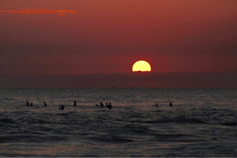 Surfparadies Sri Lanka: Charmantes Strandhotel & azurblaues Meer