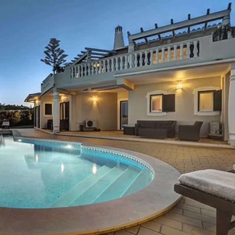 Surf Retreat an der Algarve: Entdecke die besten Surfspots der Region