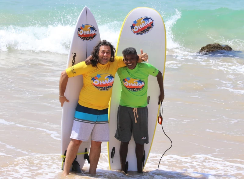 Surfen im tropischen Paradies: Beste Wellen und exotische Strände