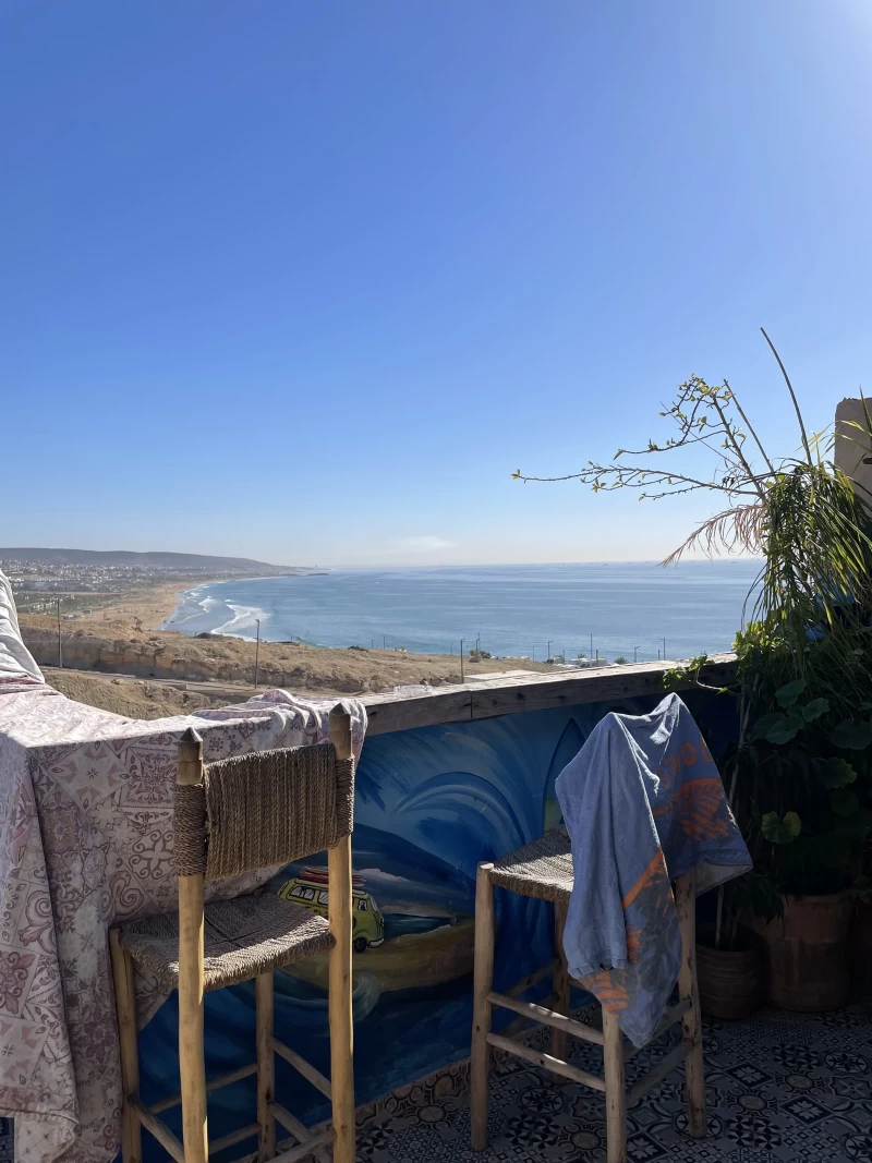 Surfer's Bliss: Dein Surf & Yoga Escape in Marokko