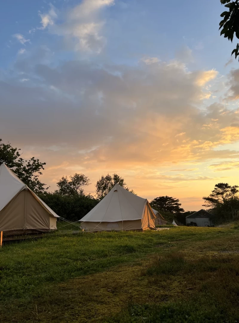 Breathe, Surf, Flow: Deine wilde Flucht in die Bretagne