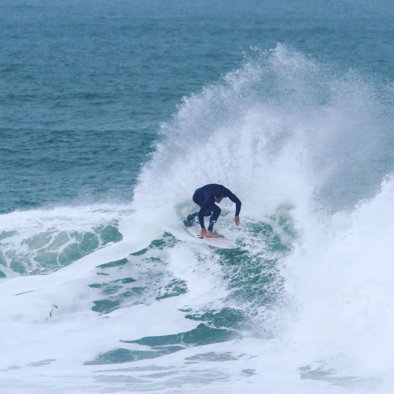 Surf Lodge am Strand: Gemeinschaft und die besten Wellen Europas