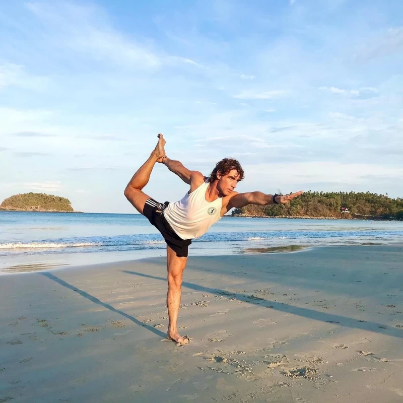 Hitze und Harmonie: Dein Hot Yoga Escape auf Phuket