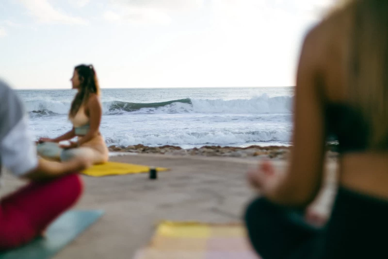 Wellen, Atem, Auszeit: Dein Surf- & Yoga-Retreat in Arrifana