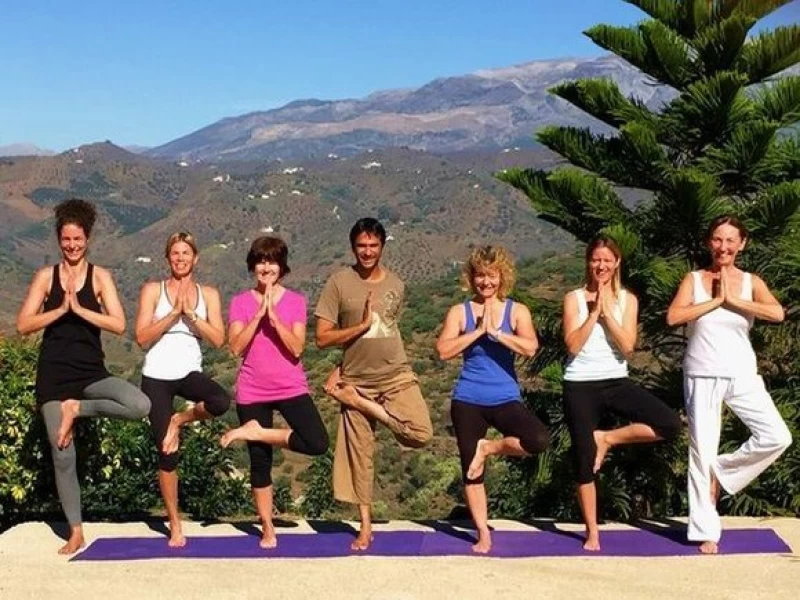 Yoga- und Meditations-Retreat mit Blick auf die valencianischen Berge