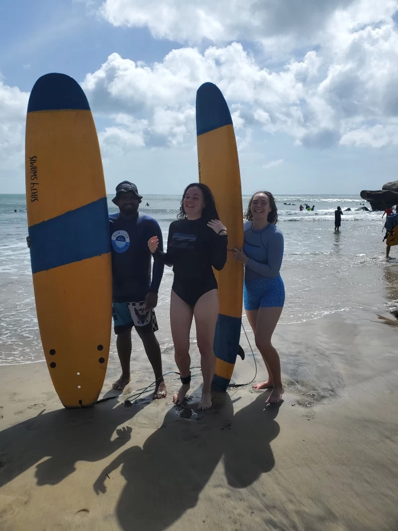 Ride, Relax und Repeat: Surfcamp im tropischen Weligama