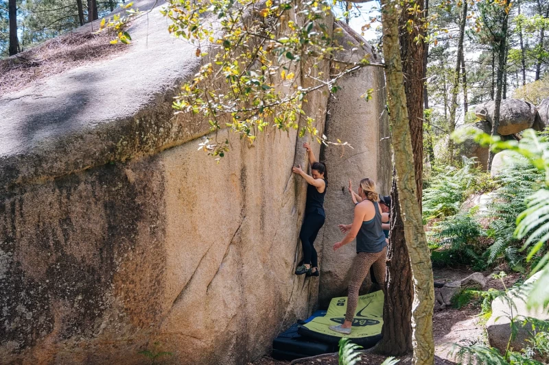 Surfen, Bouldern, Klettern & Yoga: Aktivurlaub am Atlantik
