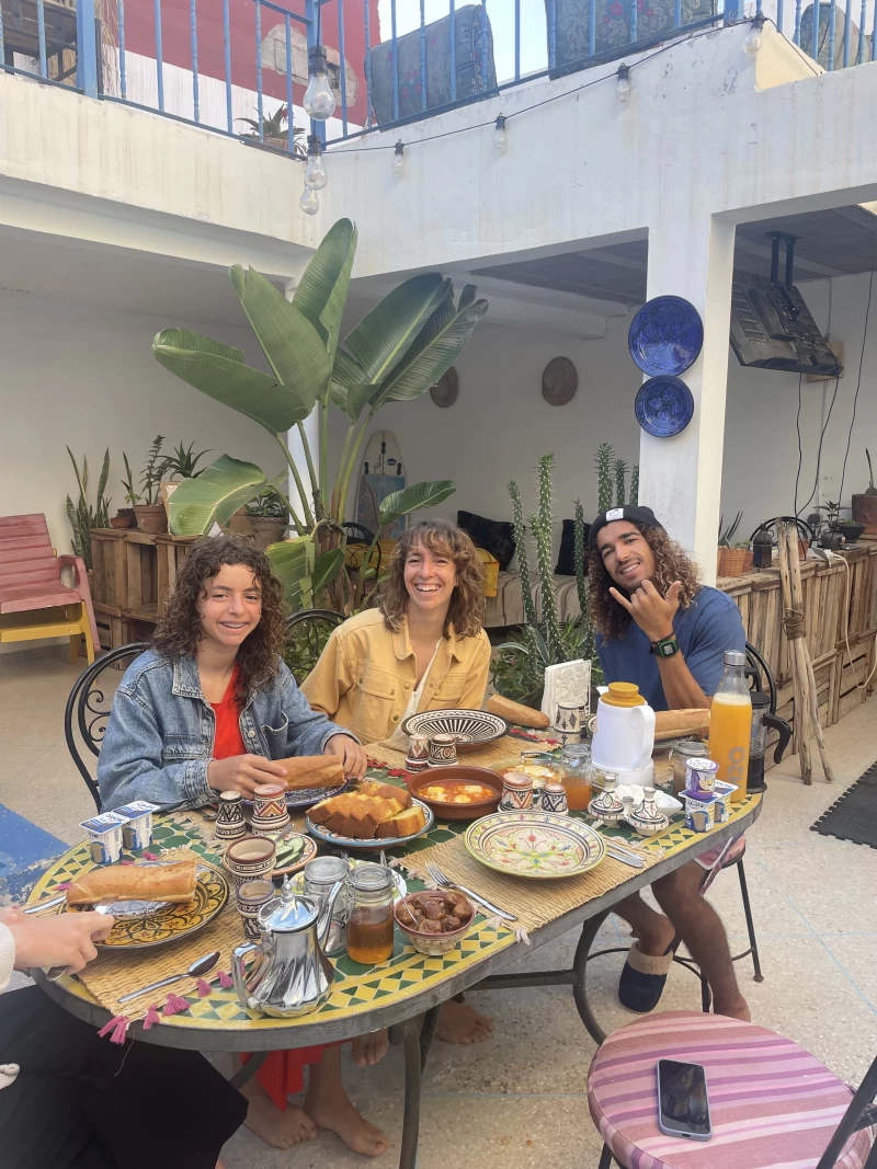 Surf, Sun & Good Vibes: Entdecke die Freude am Surfen und Yoga