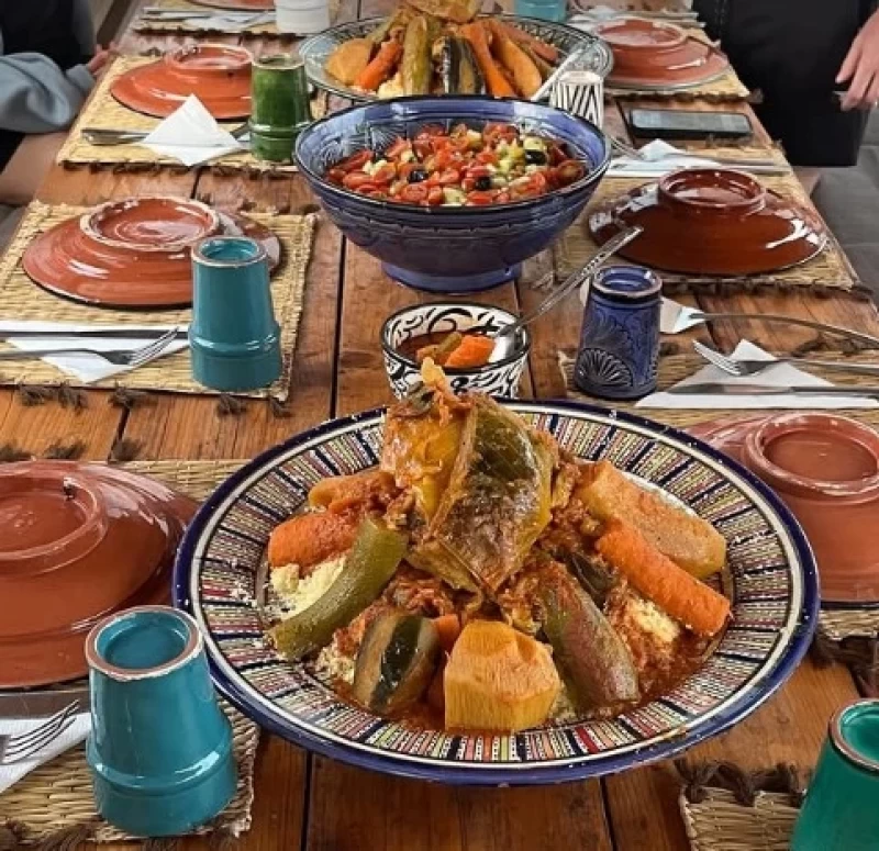 Salzluft & Sonnengrüße: Surf- und Yoga-Camp in Tamraght