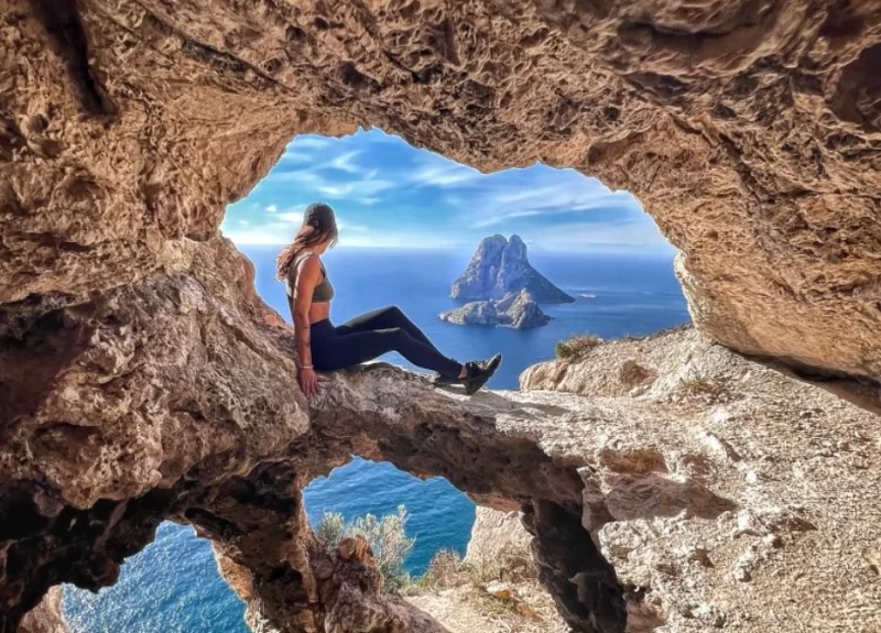 Sonne & Energie tanken: Yoga-Retreat in luxuriöser Villa auf Ibiza