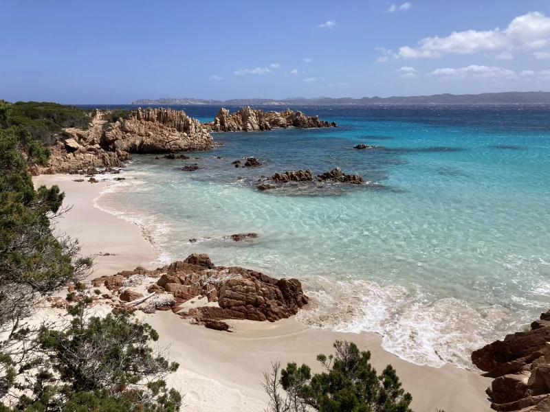 Yoga & Wandern auf Sardinien: Weiße Sandstrände & türkisfarbenes Meer