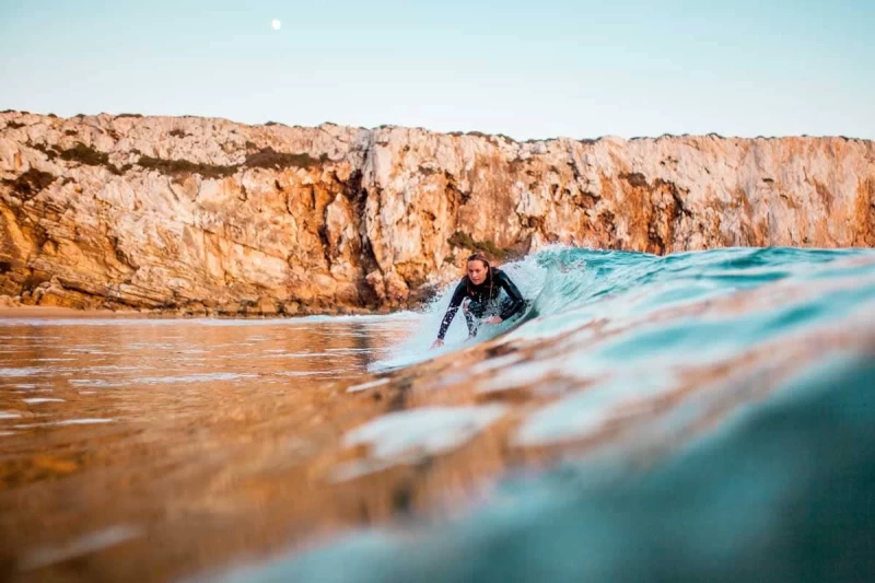 Für 18 - 24 Personen: Surfhaus mit Pool und Meerblick an der Algarve