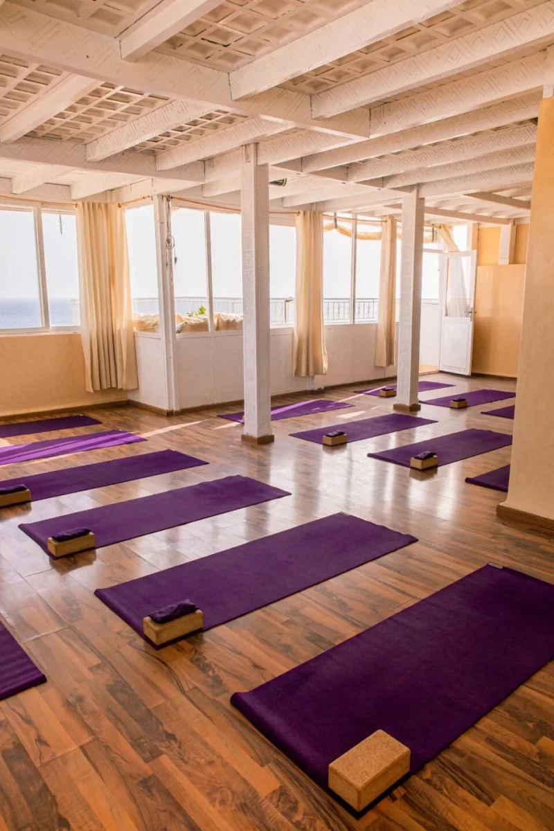 Auszeit am Paradise Plage: Yoga, Meditation & kulinarischer Genuss