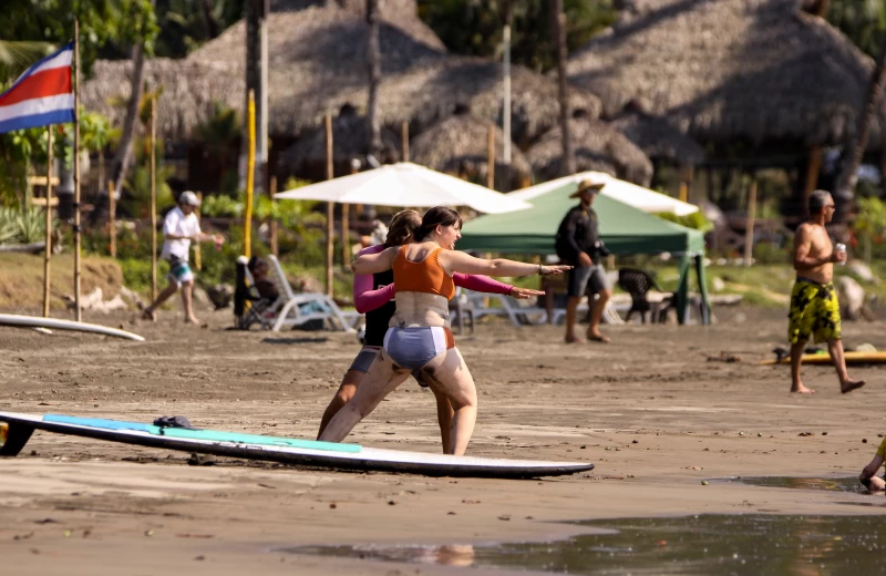 Sun & Surf in Jacó: Lebendige Surfkultur und pures Surfvergnügen!