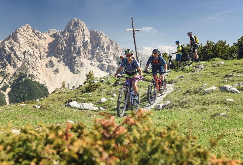 Komfort E-Mountainbiking in den Dolomiten